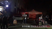  - 吉他弹唱，观众抖脚停不下来