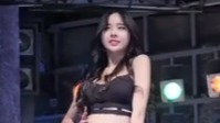 美女紧身牛仔裤热舞 这个姿势我喜欢