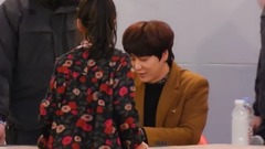 Kyuhyun Interacts With A Little Girl