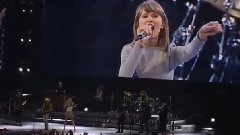 Taylor Swift惊喜现身Kenny Chesney纳什维尔演唱会