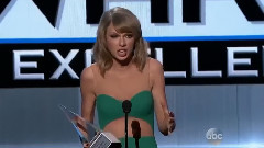 Taylor Swift WINS Dick Clark Award