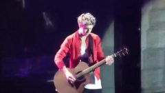 Niall's Dance Moves & Cute Moments From TMH 2013