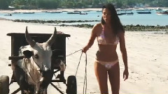 Fun Outtakes from Jessica Gomes' SI Swimsuit 2014 shoot in Madagascar