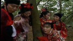 得意地笑