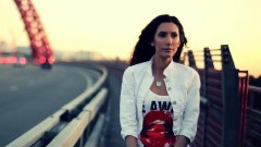Crouch - Она