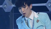 SHINee 上演制服诱惑