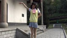 大眼妹菟籽琳模仿AKB48萌舞