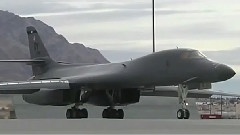 B-1战略轰炸机起飞过程