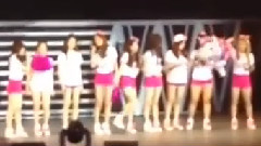 Sunny Shaking Pom Poms