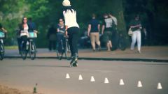 Sexy Girl Roller Blade Hyde Park London 2012