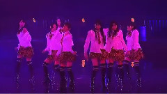 制服が邪魔をする