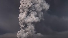 火山喷发壮观景色
