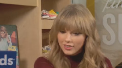 Taylor Swift Is Back In The Studio- Extra TV 采访